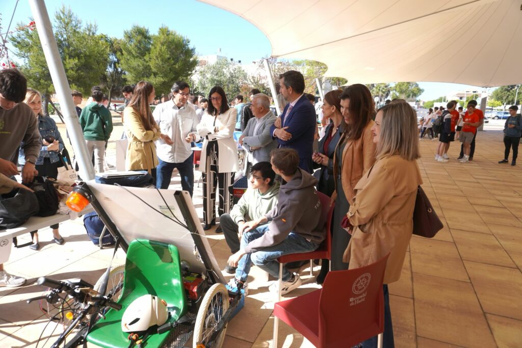Surbanrace pone a prueba el ingenio de estudiantes en la construcción de vehículos solares